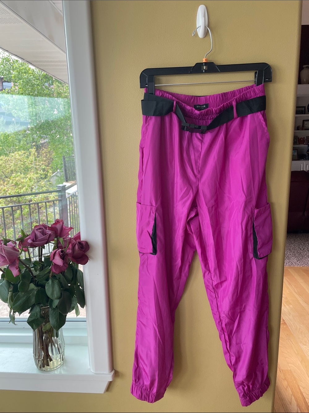 NWOT New Look Women's Magenta Cargo Jogger Pants with Black Belt
